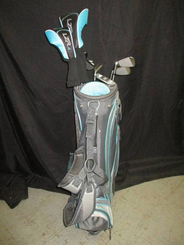 golf clubs in cart