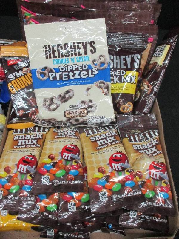 29 packs hersheys snack mix and treats