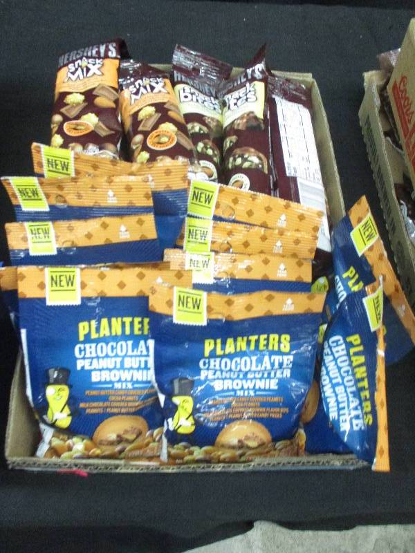 29 packs hersheys snack mix and treats