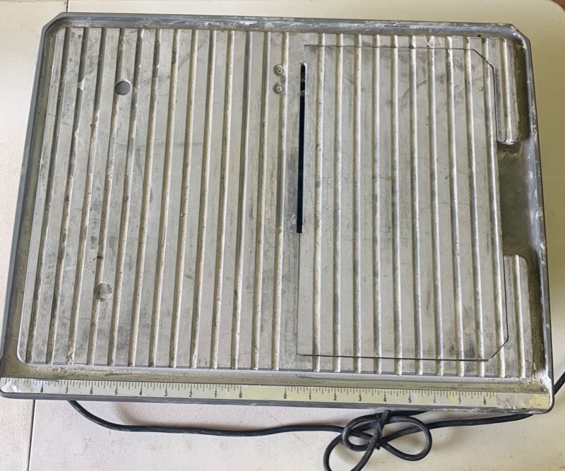 lot 39 image: Salvage- Ridgid R4020 Portable jobsite wet tile saw 7 in. 120v