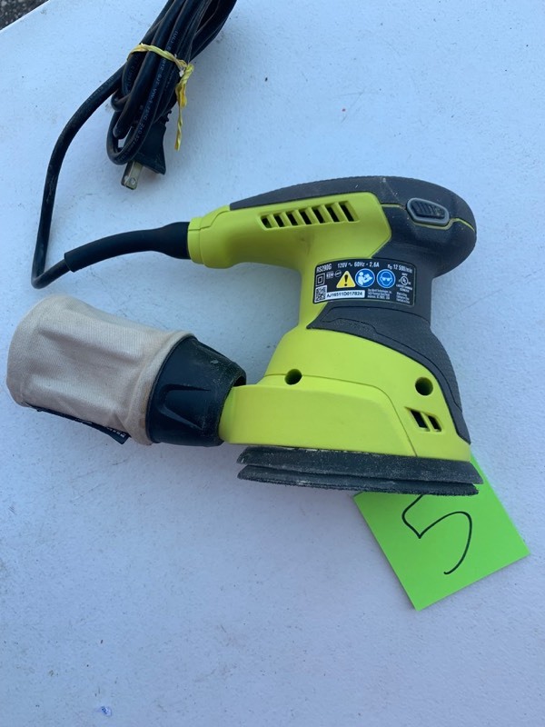 lot 5 image: Ryobi 5 Corded Random Orbit Sander
