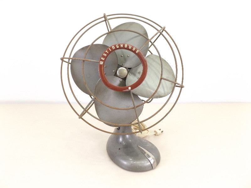lot 1 image: Vintage WORKING Westinghouse Space Age Electric Fan