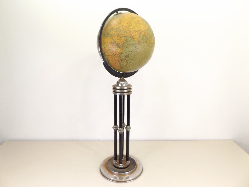 lot 7 image: Antique Art Deco Liberty Globe