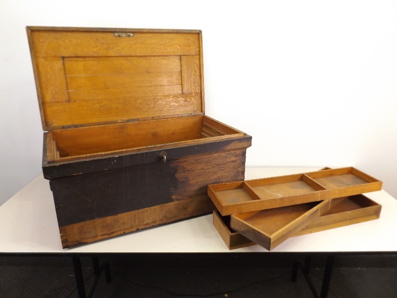 lot 10 image: Antique Wood Tool Box with 3 Sliding Drawers