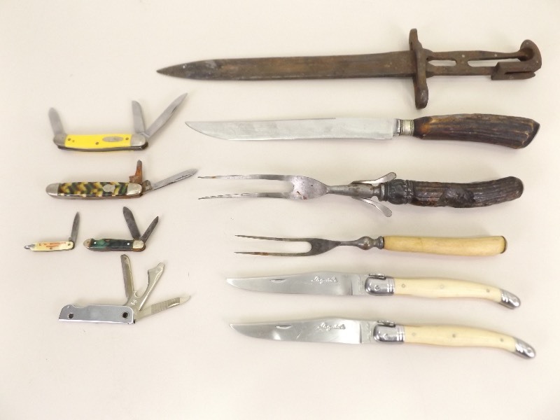 lot 22 image: Lot of Vintage Pocket, Carving, etc. Knives