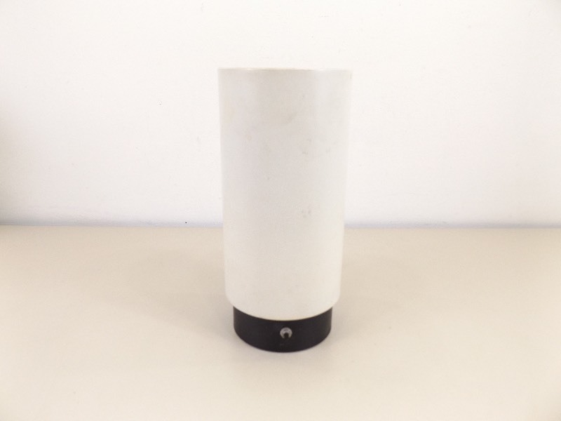 lot 28 image: Authentic WORKING Mid Century Lightolier Cylinder Lamp