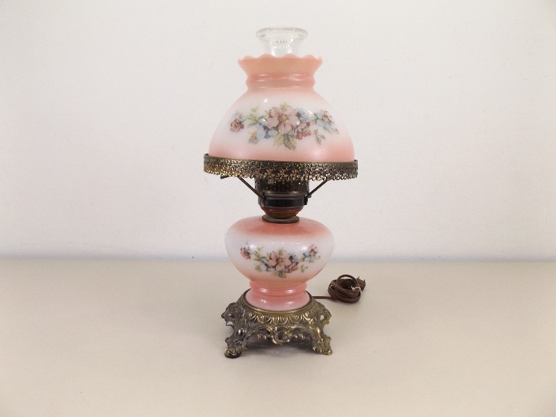 lot 29 image: Vintage Hurricane Lamp