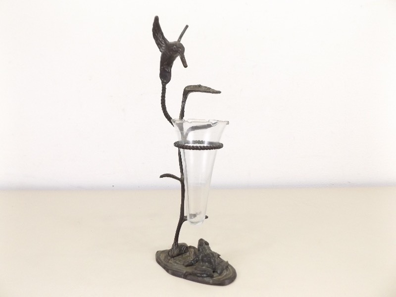 lot 39 image: Antique Bronze Flower Vase Sculpture