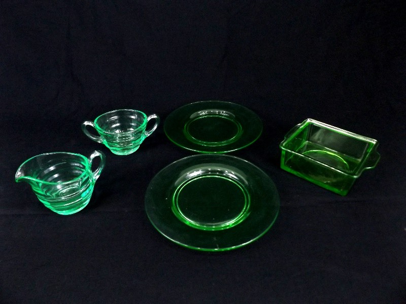 lot 43 image: Lot of Vintage Green Anchor Hocking Glass Cream, Sugar, etc. Set