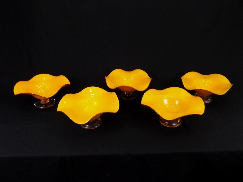 lot 44 image: 5 Vintage Orange Blenko Glass Ruffled Edge 9 Footed Compotes