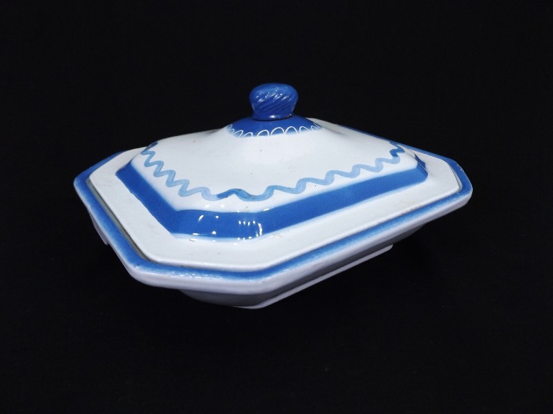 lot 50 image: Vintage HEAVY Cast Iron 8 Enameled Klafrestrom Lidded Casserole Dish