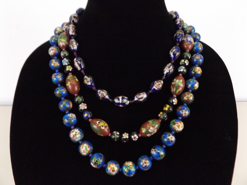 lot 60 image: Vintage Asian Cloisonne Bead Necklaces