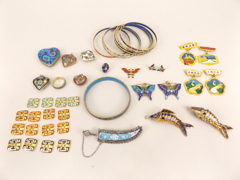 lot 61 image: Lot of Vintage Cloisonne Jewelry