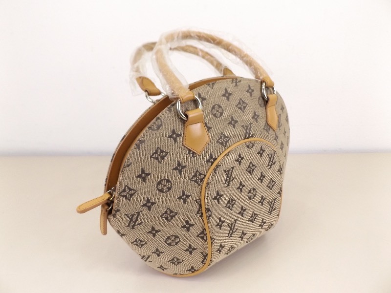 lot 72 image: NEW Faux Designer Handbag