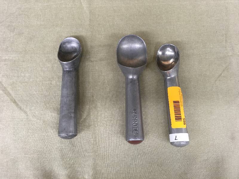 lot 566 image: Three Ice Cream Scoops