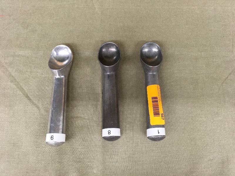 lot 567 image: Three Ice Cream Scoops