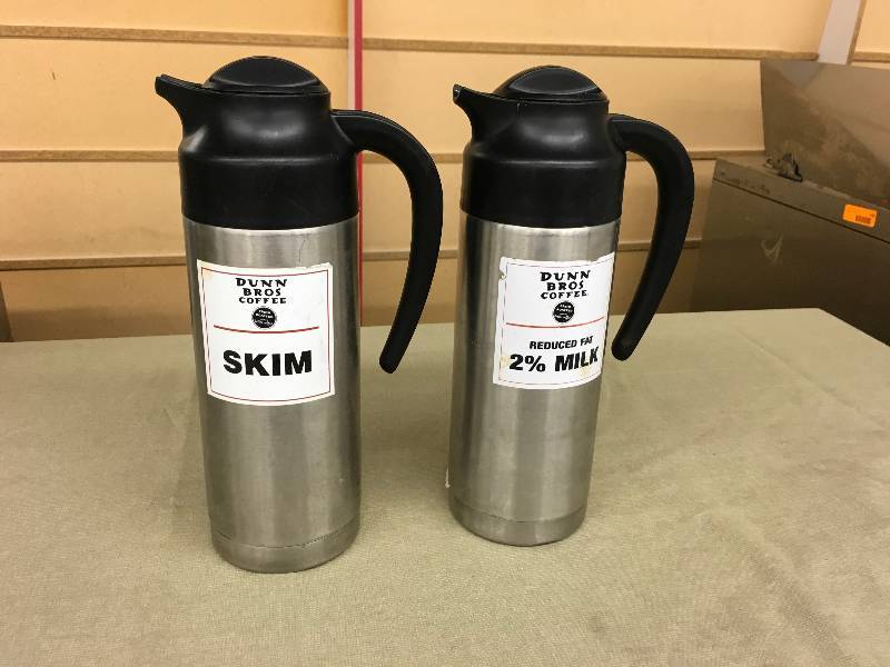 lot 570 image: Two Service Ideas SteelVac Vacuum Creamer 1 Liter