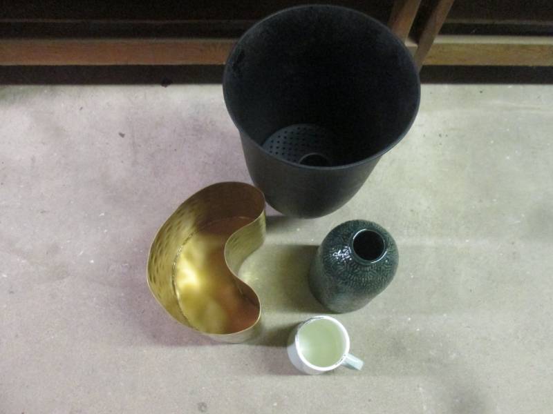 lot of garden items see picture som...