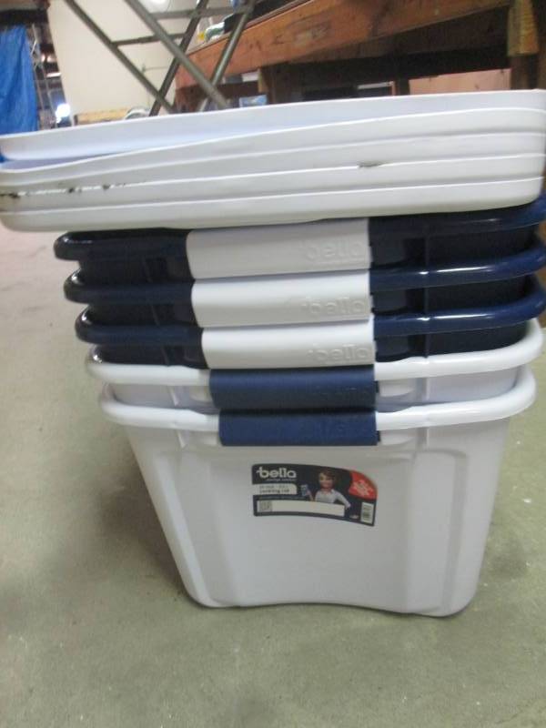 lot of 5 14 gal storage with lids...