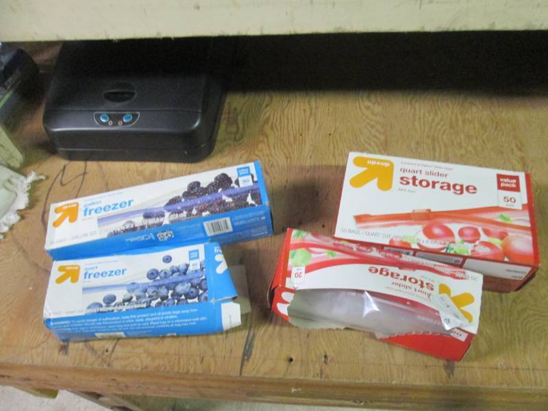 lot of sandwich bags damage packagi...