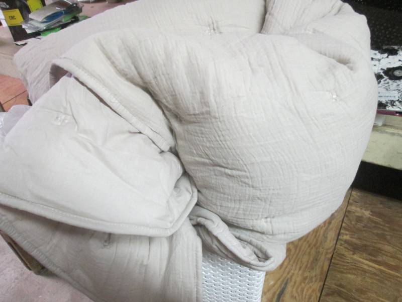 FullQueen sham open package...