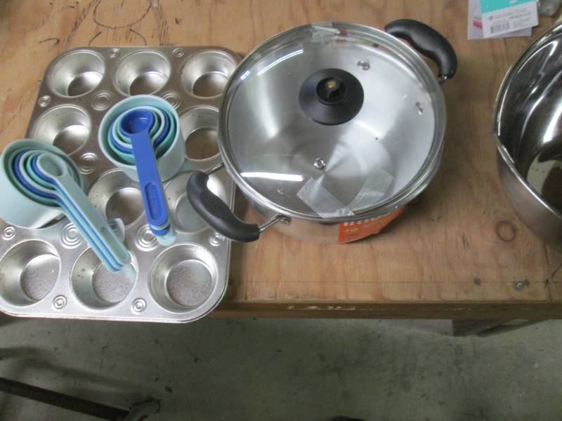 lot of kitchen items see picture sl...