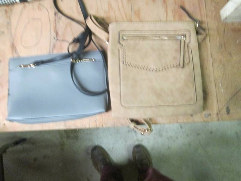lot of 2 handbags...