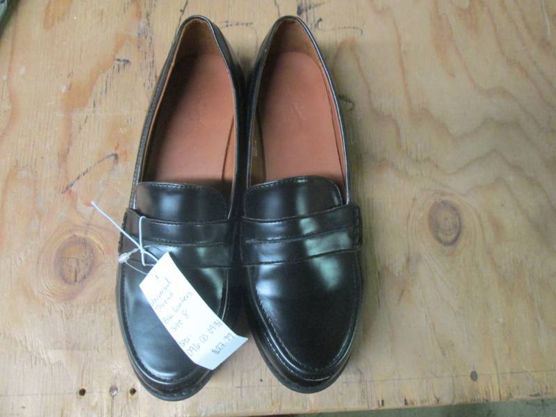 size 8 womens shoes black...
