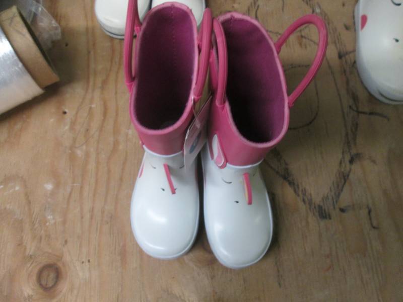 girls size 6 unicorn rain boots...