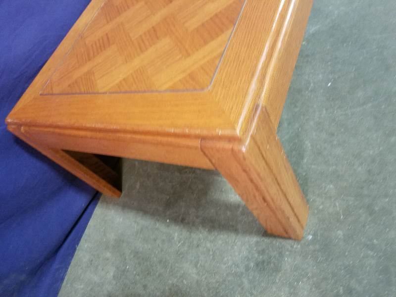 lot 21 image: Coffee Table