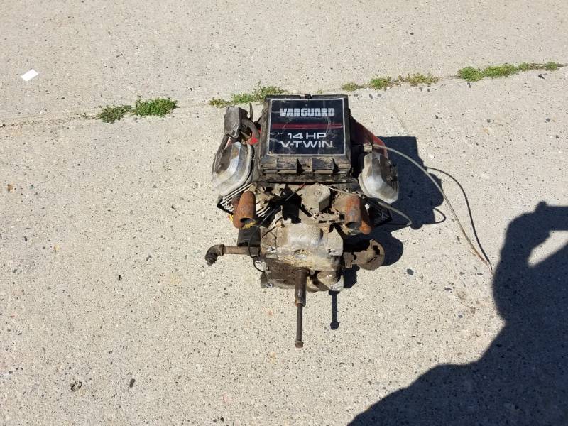 lot 37 image: Briggs & Stratton Engine