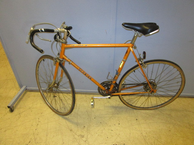 lot 307 image: SCHWINN LE TOUR III ROAD BIKE