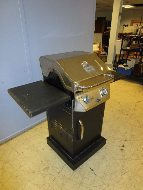 lot 316 image: CHAR-BROIL CLASSIC GAS GRILL