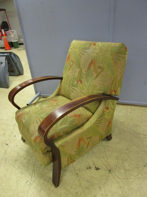 lot 329 image: RECLINER