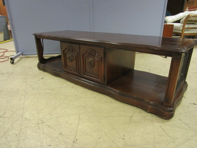lot 335 image: COFFEE TABLE