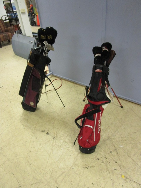 lot 355 image: TITLEIST AND HIGHLAND GOLF CLUB BAGS WITH CLUBS