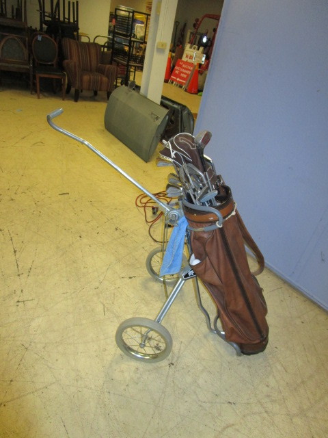 lot 356 image: AJAY GOLF CLUB BAG WITH CLUBS