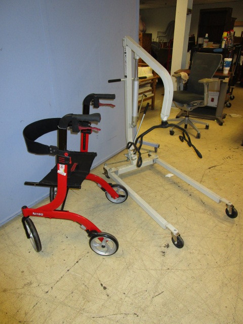 lot 357 image: DRIVE MOBILITY ASSISTANCE CHAIR AND HOYER PATIENT LIFT