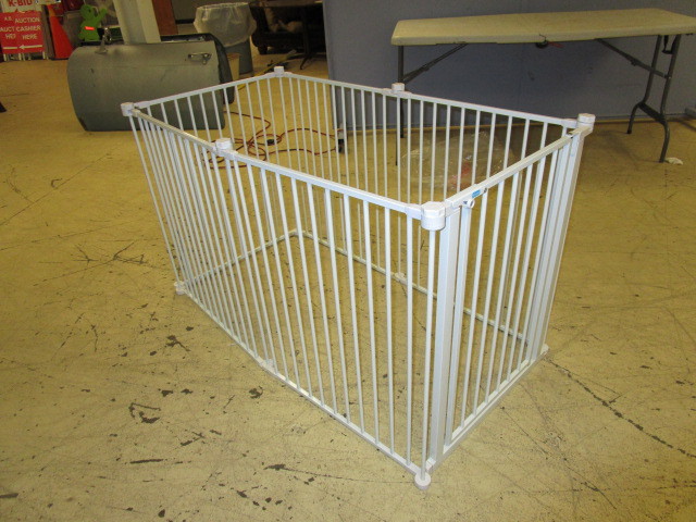 lot 362 image: CARLSON PET PEN