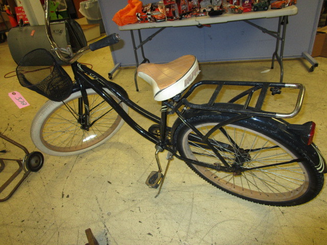 lot 372 image: HUFFY BICYCLE