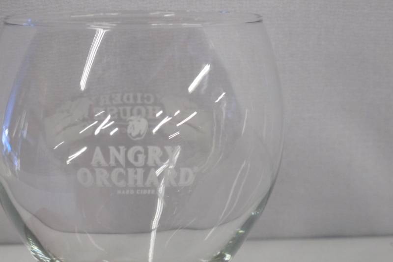 lot 200 image: 6 Pack of Sam Adams Angry Orchard - Cider House Glass Sangria Goblets