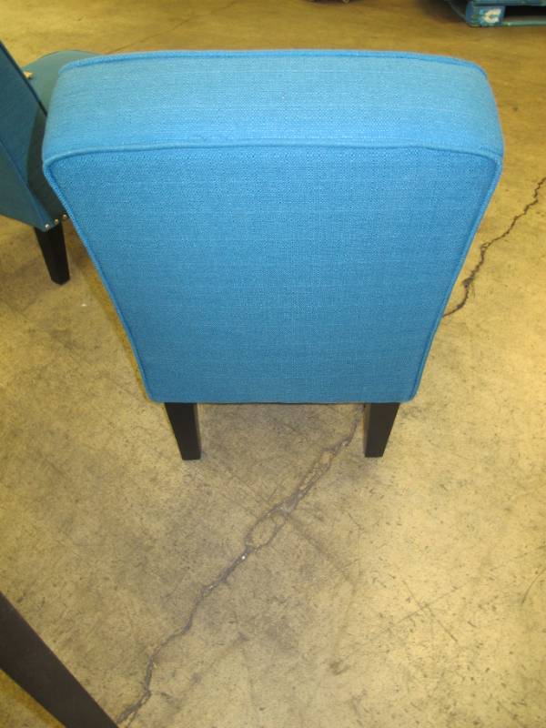 lot 1 image: Blue Cloth Chair