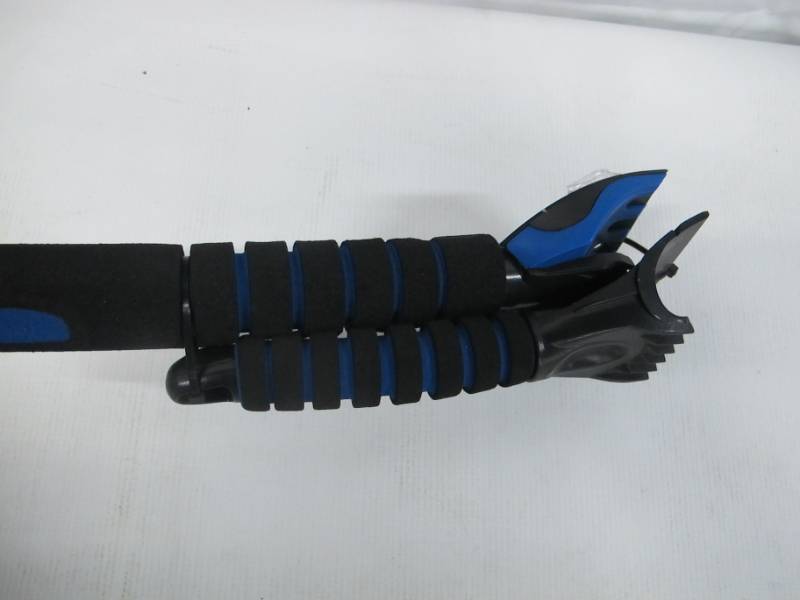 lot 21 image: Polar Vortex Snow BrushScraper by SUBZERO - Extends to 50