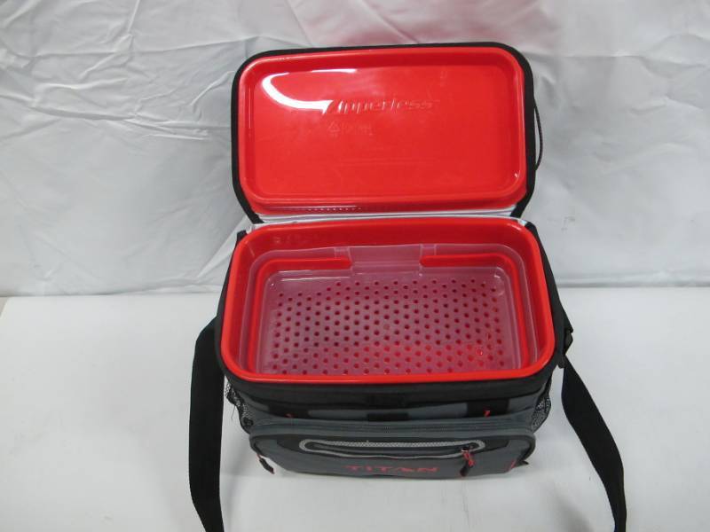 lot 26 image: Arctic Zone 16 Can Titan Deep Freeze Zipperless Cooler
