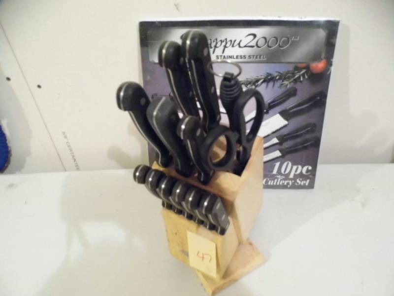 Lot of 2 Knife Sets