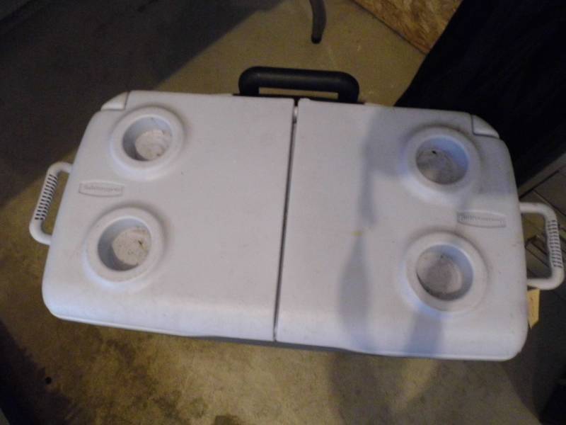Rubbermaid Cooler