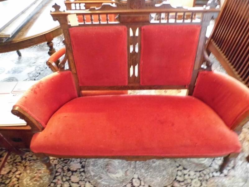 Wanut Settee