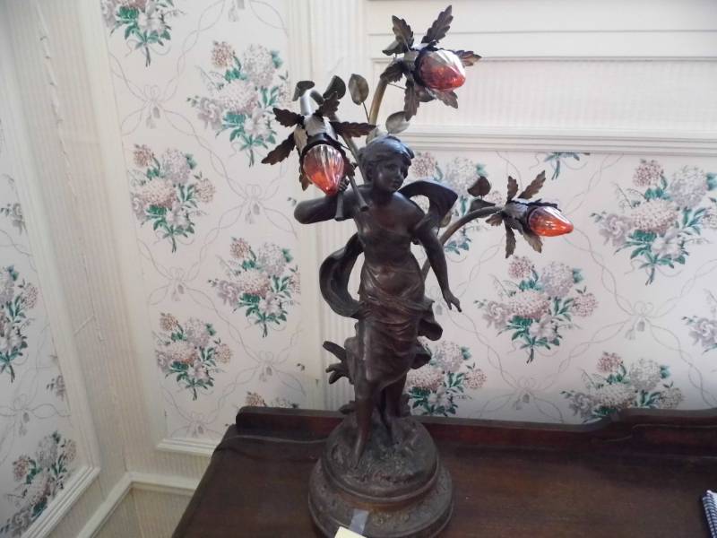 Metal Woman Lamp