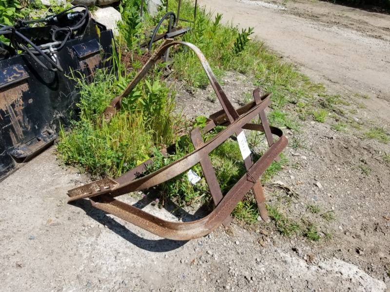 lot 1212 image: Semi Truck Tire Rack