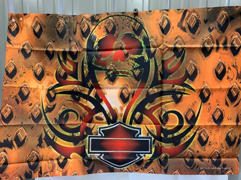 lot 39 image: Harley Davidson Flag New 28 x 40